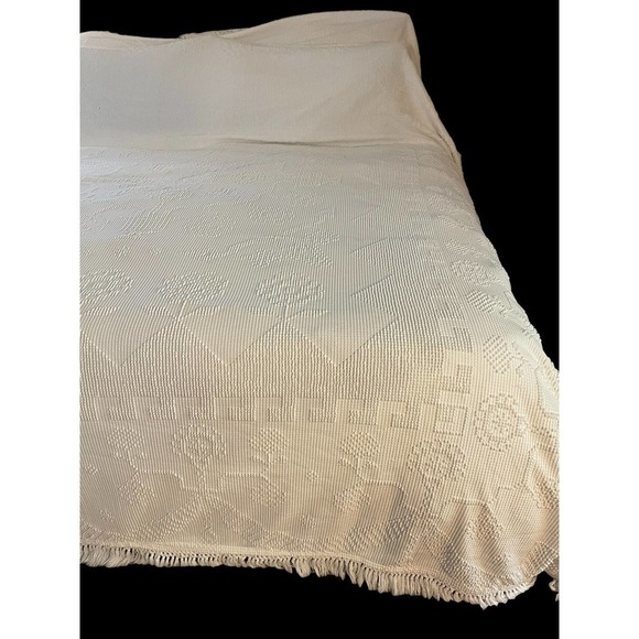 White QUEEN BEDSPREAD - Picture 14 of 15